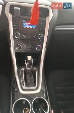 Седан Ford Fusion 2013 в 