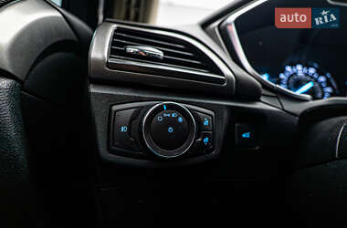 Седан Ford Fusion 2017 в 