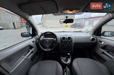 Хетчбек Ford Fusion 2003 в 