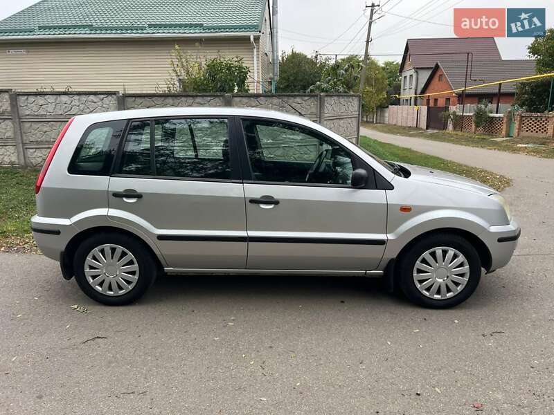 Хетчбек Ford Fusion 2004 в Дніпрі
