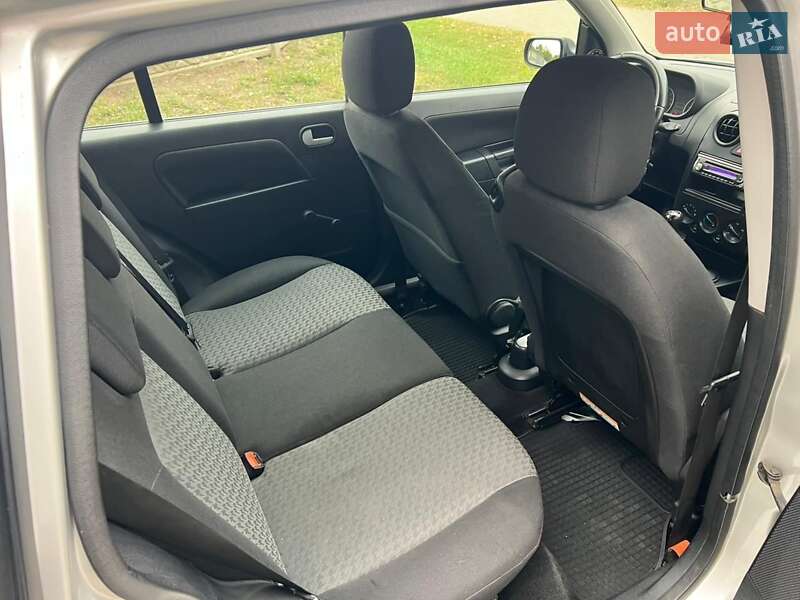 Хетчбек Ford Fusion 2004 в Дніпрі