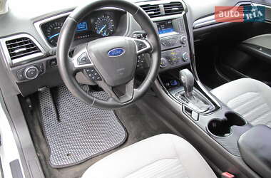 Седан Ford Fusion 2016 в 
