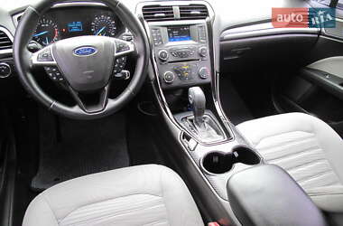 Седан Ford Fusion 2016 в 