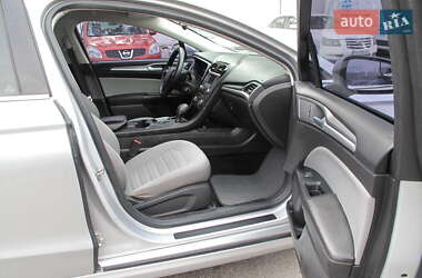 Седан Ford Fusion 2016 в 