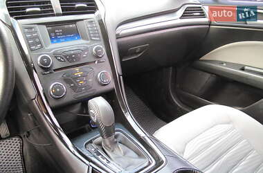 Седан Ford Fusion 2016 в 
