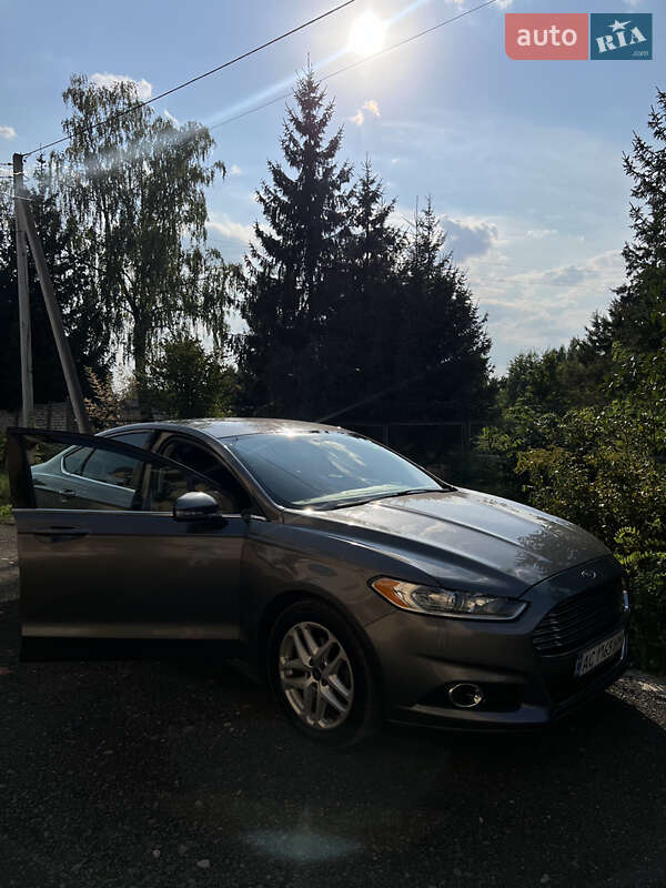 Седан Ford Fusion 2014 в 