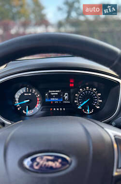 Седан Ford Fusion 2015 в 