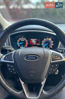 Седан Ford Fusion 2015 в 