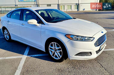Седан Ford Fusion 2016 в 