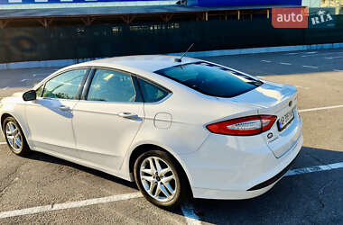 Седан Ford Fusion 2016 в 
