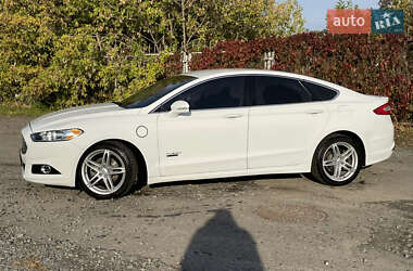 Седан Ford Fusion 2014 в 
