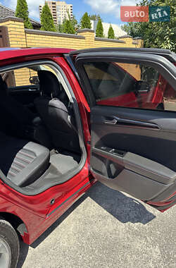 Седан Ford Fusion 2013 в 