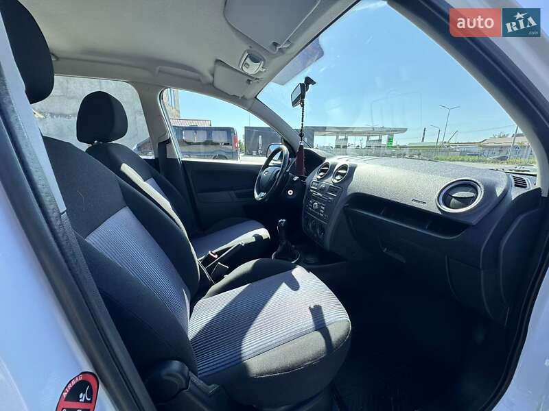 Хетчбек Ford Fusion 2011 в Новодністровську