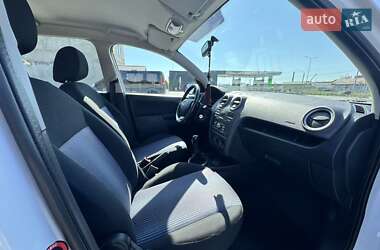 Хэтчбек Ford Fusion 2011 в 