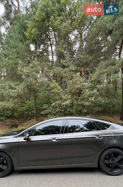 Седан Ford Fusion 2016 в 