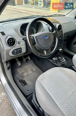 Хетчбек Ford Fusion 2003 в 