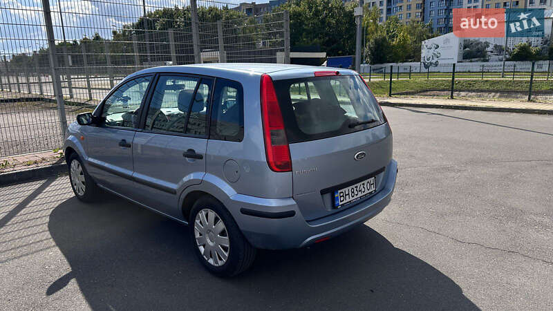 Хэтчбек Ford Fusion 2004 в Львове