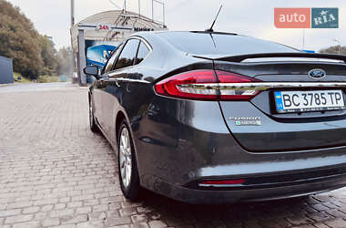 Седан Ford Fusion 2016 в 