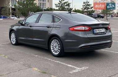 Седан Ford Fusion 2015 в 