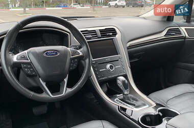Седан Ford Fusion 2015 в 