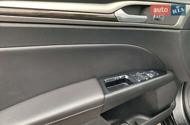 Седан Ford Fusion 2015 в 