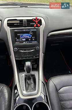 Седан Ford Fusion 2012 в 