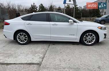 Седан Ford Fusion 2018 в 