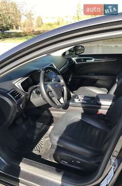 Седан Ford Fusion 2016 в 