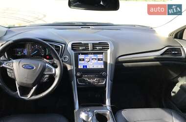 Седан Ford Fusion 2016 в 