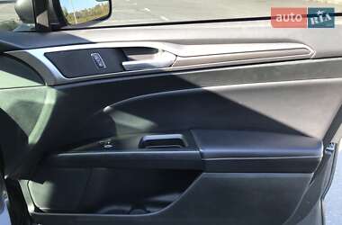 Седан Ford Fusion 2016 в 