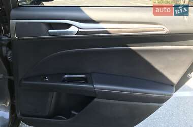 Седан Ford Fusion 2016 в 