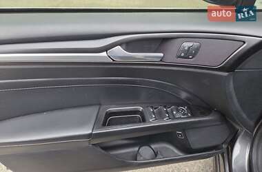 Седан Ford Fusion 2016 в 