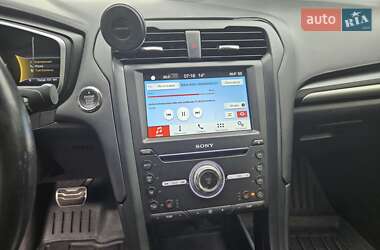 Седан Ford Fusion 2016 в 