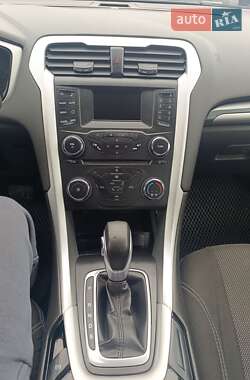 Седан Ford Fusion 2014 в 