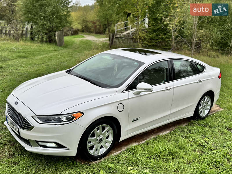 Седан Ford Fusion 2016 в 
