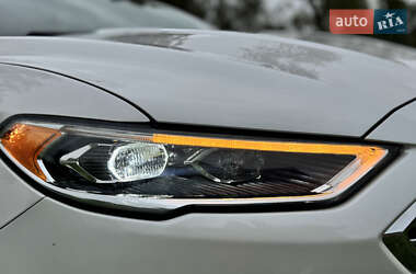Седан Ford Fusion 2016 в 