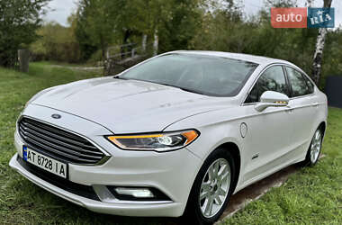 Седан Ford Fusion 2016 в 