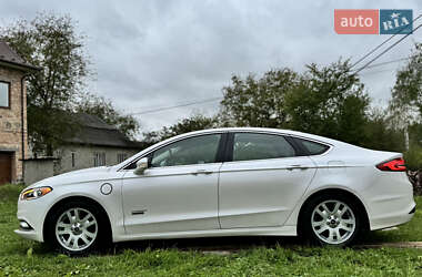 Седан Ford Fusion 2016 в 