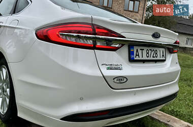 Седан Ford Fusion 2016 в 
