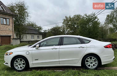 Седан Ford Fusion 2016 в 