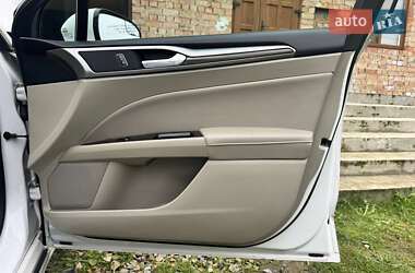 Седан Ford Fusion 2016 в 