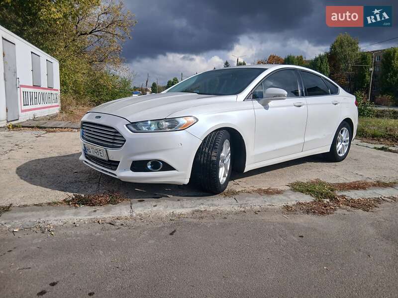 Седан Ford Fusion 2015 в 