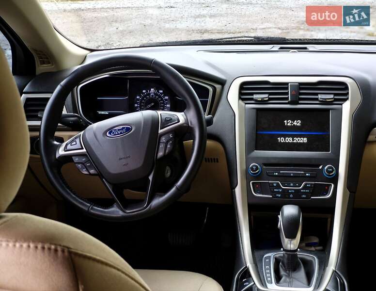 Седан Ford Fusion 2015 в Ромнах