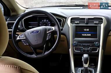 Седан Ford Fusion 2015 в 