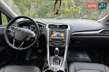 Седан Ford Fusion 2016 в 