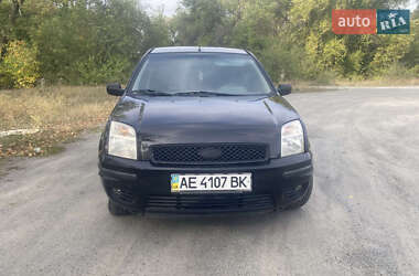 Хэтчбек Ford Fusion 2003 в 