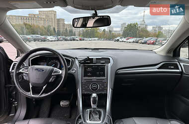Седан Ford Fusion 2015 в 