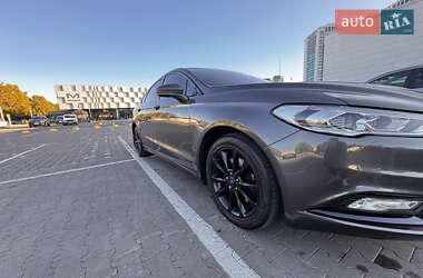 Седан Ford Fusion 2017 в 