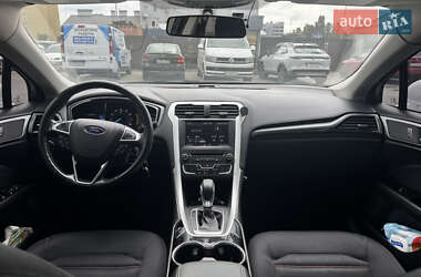 Седан Ford Fusion 2016 в 