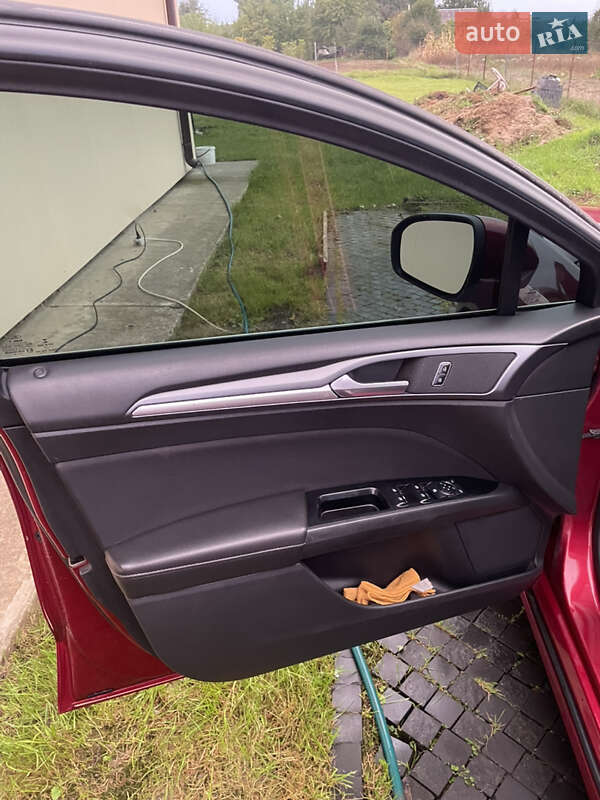 Седан Ford Fusion 2013 в Ровно